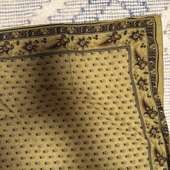 Green Patterned Bandana Top - Picture 2 of 2